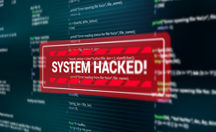 Monitor mit Aufschrift System Hacked!
